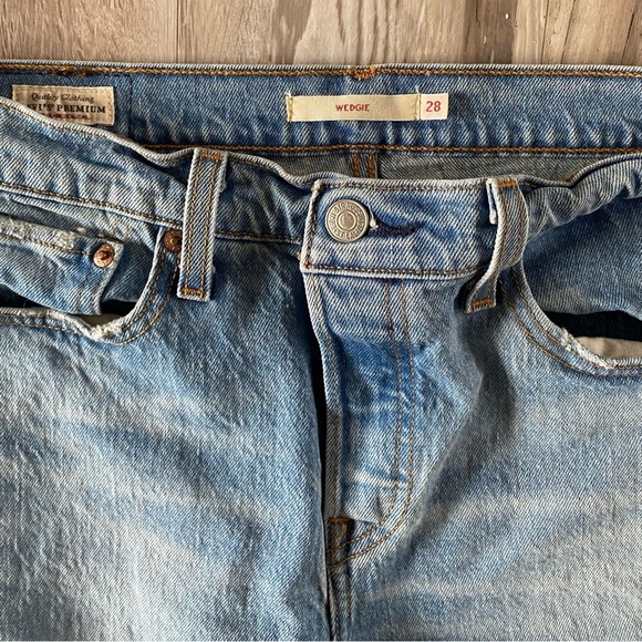 LEVI’S Wedgie Icon Jean High Rise Button Fly light wash 28 - Picture 5 of 6